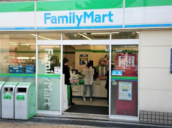 ファミリーマート 京阪寝屋川市駅前店まで1200m