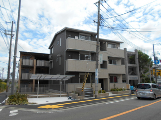 落ち着いた雰囲気の外観です