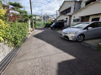 前面道路です