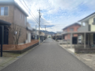 【前面道路含む現地写真】