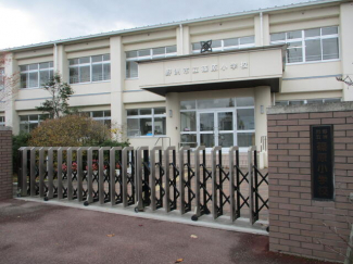 篠原小学校　徒歩約１２分まで960m