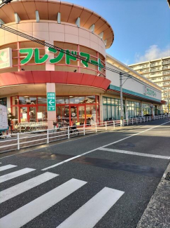 フレンドマート高槻氷室店まで63m