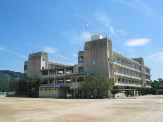 茨木市立北陵中学校まで2687m