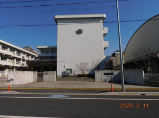 松山市立東中学校まで723m