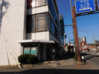伊予銀行一万支店まで517m