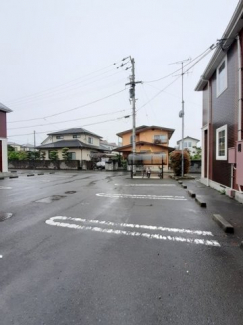 車をお持ちの方に嬉しい駐車場付きの物件です