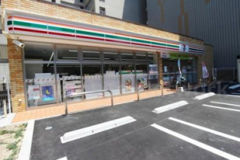 セブンイレブン吹田江坂町１丁目店まで260m