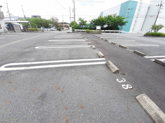 車をお持ちの方に嬉しい駐車場付きの物件です