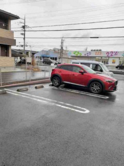 車をお持ちの方に嬉しい駐車場付きの物件です