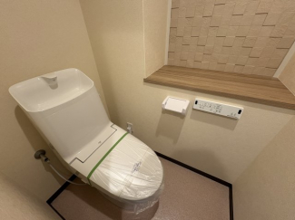 暖房付き、温水洗浄便座トイレへ交換済み。