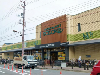 Ｆｏｏｄｓ　Ｍａｒｋｅｔ　ｓａｔａｋｅ千里丘駅前店まで689m