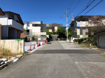 【前面道路含む現地写真】