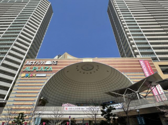 駅まで雨に濡れず行けます。