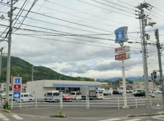 ローソン松山東野二丁目店まで749m