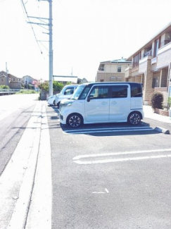 駐車場があるので、車を買う予定の方も安心です