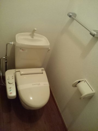 コンパクトで使いやすいトイレです