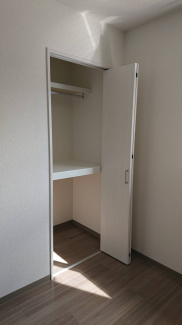 同じ建物内の別の部屋です。間取りは反転。