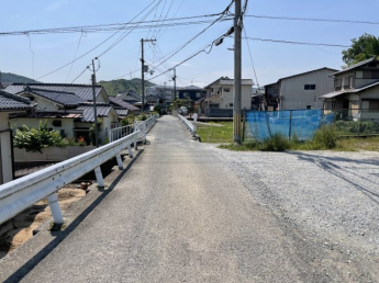 【前面道路含む現地写真】