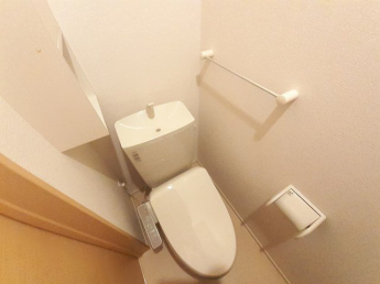 ゆったりとした空間のトイレです