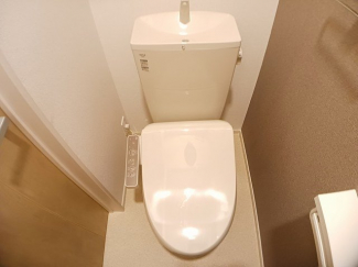 コンパクトで使いやすいトイレです