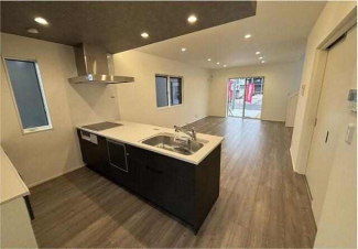 【４号地】　引き締めるカラーの採用により、落ち着いたエレガン