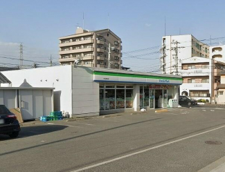 ファミリーマート衣山駅前店まで544m