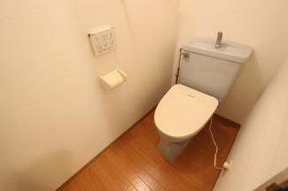 コンパクトで使いやすいトイレです