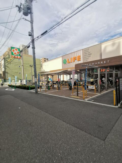 ライフ空堀店まで159m