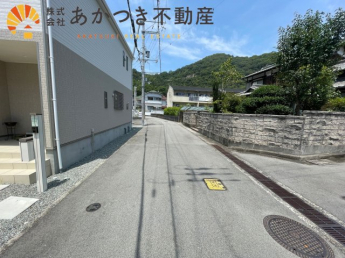 【前面道路含む現地写真】