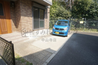 【駐車場】