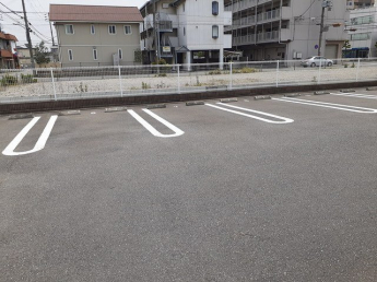 車をお持ちの方に嬉しい駐車場付きの物件です