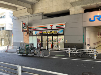 セブンイレブンJR鶴ヶ丘駅前店まで219m