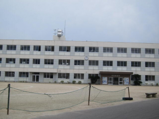 砥部町立砥部小学校まで1975m