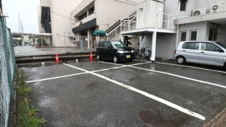 【駐車場】