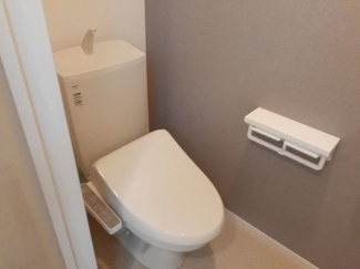 ゆったりとした空間のトイレです