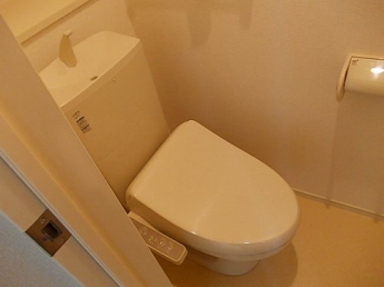 コンパクトで使いやすいトイレです