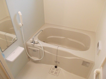 落ち着いた色調のトイレです