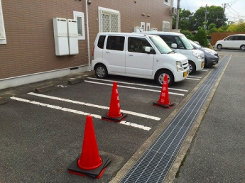 車をお持ちの方に嬉しい駐車場付きの物件です