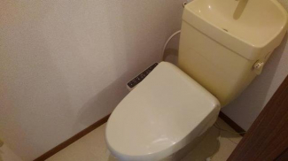 コンパクトで使いやすいトイレです