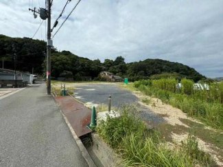 現地と前面道路です