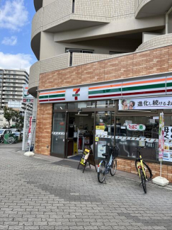 セブンイレブン大阪江戸堀３丁目店まで180m