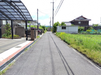 前面道路含む現地写真です