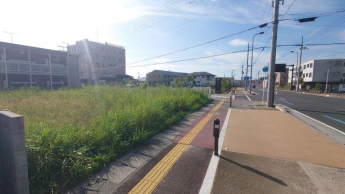 【前面道路含む現地写真】