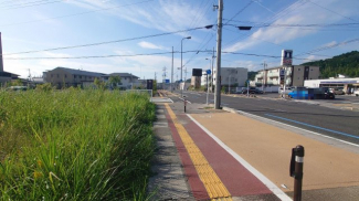 【前面道路含む現地写真】