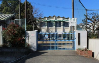 富田林市立錦郡小学校まで425m