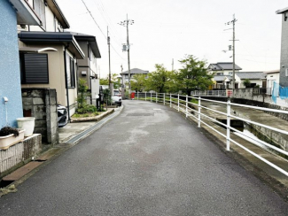 【前面道路含む現地写真】