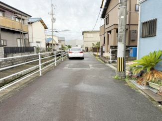 【前面道路含む現地写真】