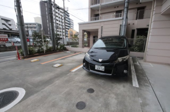 駐車場があるので、車を買う予定の方も安心です