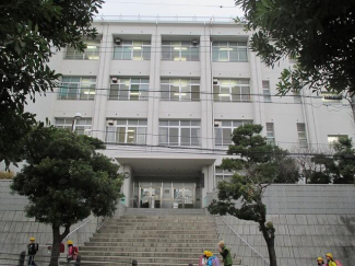 大阪市立真田山小学校まで930m