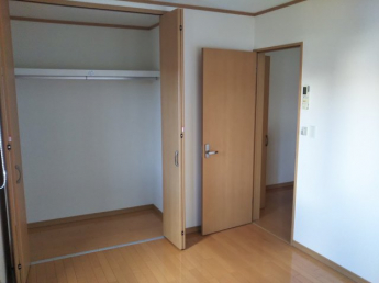 2階6畳のお部屋です